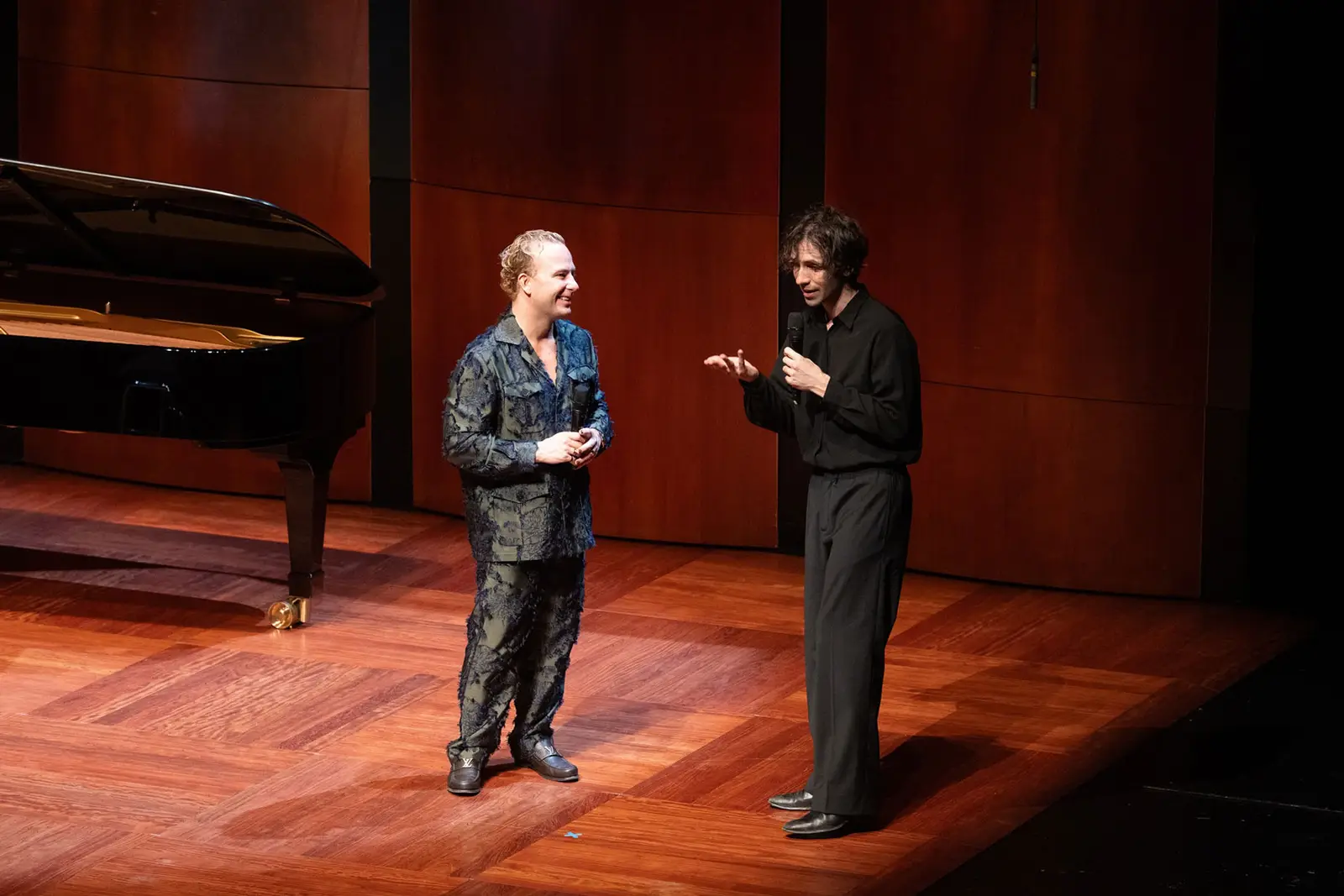 Yannick Nézet-Séguin spricht mit Pianist Romain Guyot über Musik.