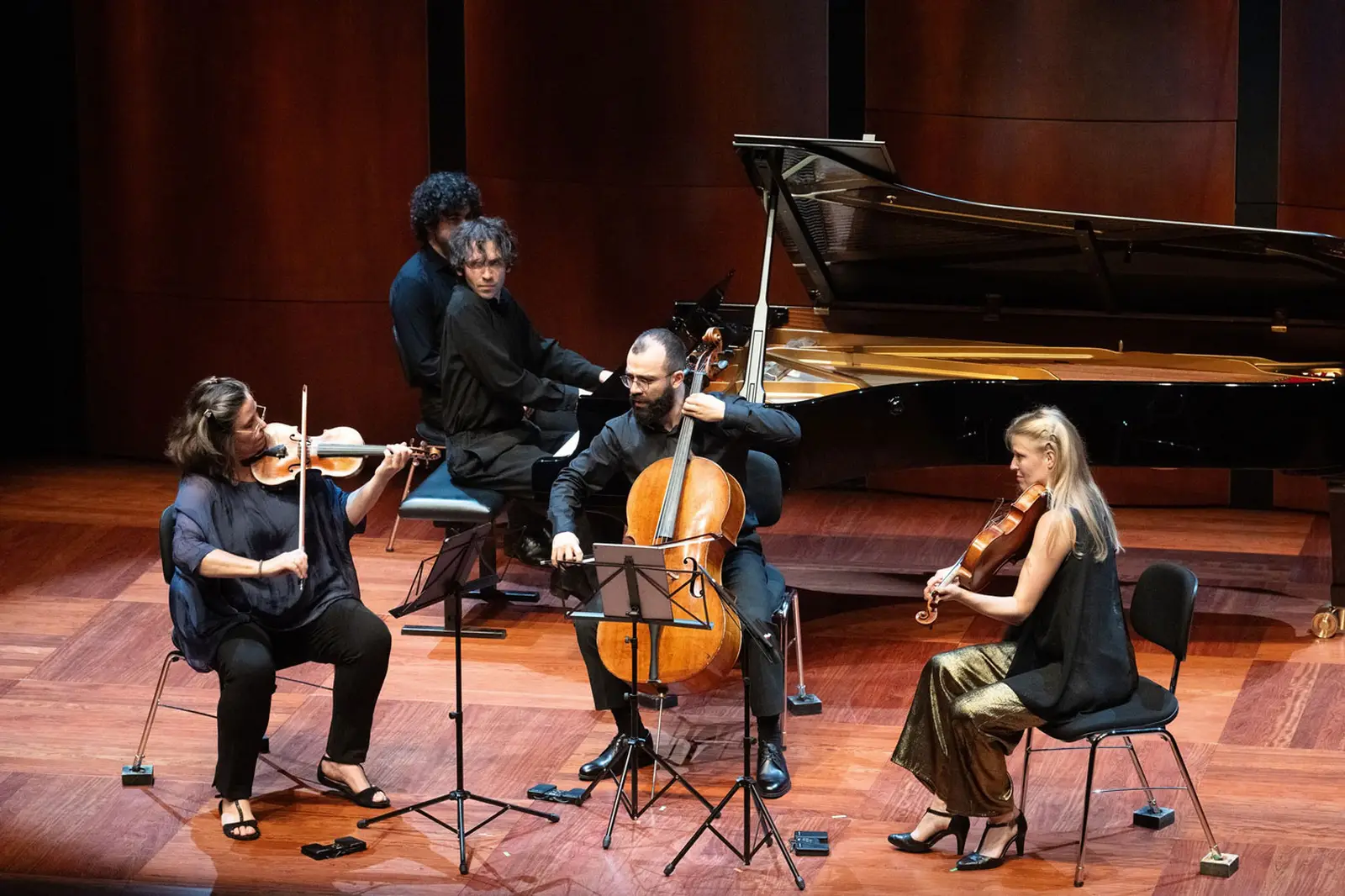 Mitglieder des Orchesters spielen Kammermusik