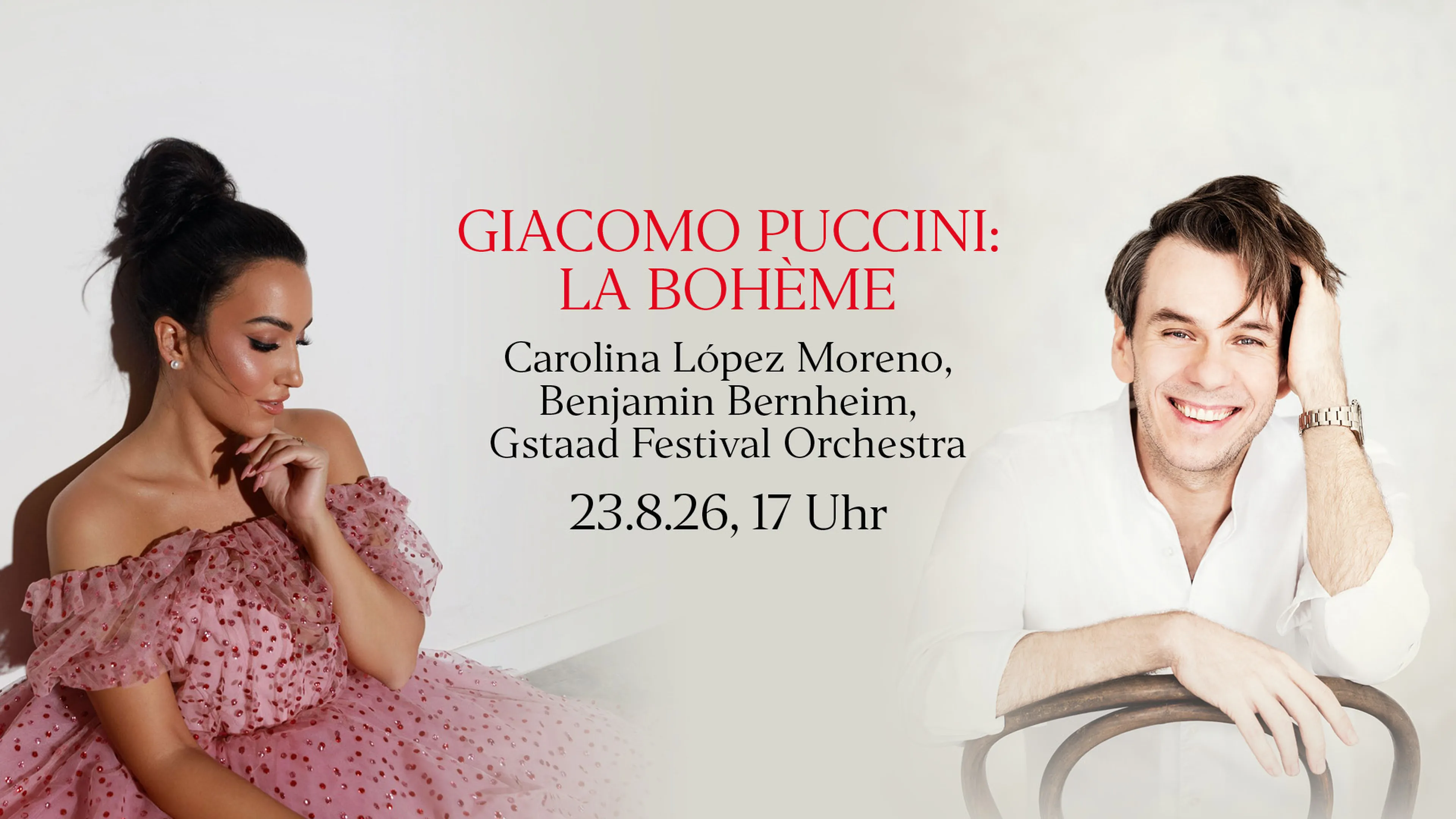 Visual mit zwei Personen vor cremefarbenem Hintergrund. In der Mitte steht "Giacomo Puccini: La Bohème" "Carolina López Moreno, Benjamin Bernheim, Gstaad Festival Orchestra" und "23.8.26 17 Uhr" gefolgt vom Logo des Festspielhaus Baden-Baden.